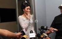 Saat melakoni wawancara di Studio Indosiar, Daan Mogot, Jakarta Barat pada Selasa (19/6/2012) malam, Christy enggan membicarakan soal pernikahannya. Gus Mun/detikcom.