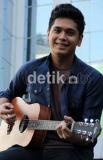 Petra Sihombing si Kesatria Bergitar