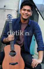 Petra Sihombing si Kesatria Bergitar