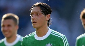 Loew: Masih Akan Ada Ledakan dari Oezil