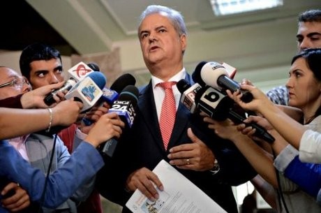 Tak Mau Dipenjara, Mantan PM Rumania Coba Bunuh Diri