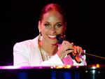 Alicia Keys di Balik Piano