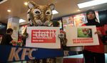 Dianggap Turut Rusak Hutan, KFC Didemo