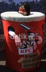 Dianggap Turut Rusak Hutan, KFC Didemo