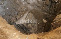 Lembaga Penerbangan dan Antariksa Nasional (LAPAN) memastikan benda asing yang menimpa sebuah rumah dan menghancurkan satu unit motor di Desa Sentul, Kabupaten Tangerang, Banten, bukan meteor ataupun berasal dari antariksa, Tangerang, Kamis (21/6)