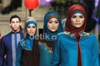 Dari Jepang Shafira terinpirasi dengan memodifikasi siluet kimono.  (Foto: Agung Pambudhy/detikFoto).