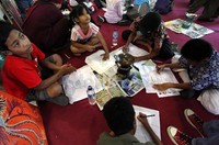 Para anak dengan mempelajari cara membuat batik, mereka dapat lebih mengenal dan melestarikan budaya batik kepada generasi muda.