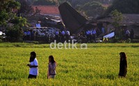 Sedikitnya 8 rumah hancur tetimpa pesawat. Agung Pambudhy/detikcom.