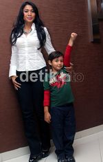 Anne J Coto & Putra Kesayangannya