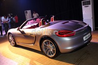 Boxster dan Boxster S atap terbuka itu saat ini menghasilkan siluet yang diklaim jauh lebih elegan dan ditopang dengan wajah yang lebih sporty. (M Ikhsan/detikOto).