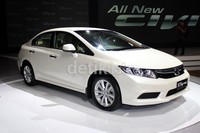 Beberapa fitur inovatif baru yang dihadirkan pada All New Honda Civic, antara lain Advanced Multiplex Meter with i-MID, ECON Mode, Eco Assist, One Push Ignition Button, Smart Key System, Integrated Audio System, dan 8 Way Power Seat Adjustment. Ikhsan/detikOto.