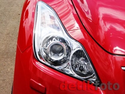 Burung Lebih Senang Buang Kotoran di Mobil Merah 