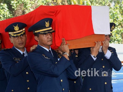 Mayor Heri Korban Fokker TNI AU Dimakamkan