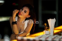 Ovie Shovilla berpose untuk detikHOT dalam balutan dress putih yang membuatnya terlihat seksi.