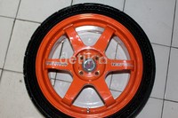 Volk Racing TE37. Kekokohan yang ditunjukan pada velg berpalang lima yang ditawarkan Volk Racing TE37 kerap membuat para modifikator berkonsep Racing jatuh cinta dan segera menempelkannya. Luthfi Andika/detikOto.