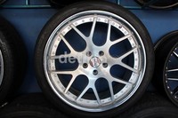 Nismo. Untuk velg yang satu ini juga bisa menjadi pilihan anda yang hoby bermain ban tipis. Pasalnya banyak modifikator yang lebih senang menempelkan Nismo dikaki-kaki sedan berkonsep elegant. Luthfi Andika/detikOto.