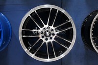 Auto Speed. Untuk velg yang satu ini kerap menempel pada mobil sedan ceper. Tampilan kokoh terlihat pada bagian sela-sela palang yang membuat velg ini terasa pas untuk kendaraan Hatchback atau sedan dalam berlari. Luthfi Andika/detikOto.