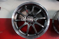 RC-04. Velg yang satu ini juga tidak perlu dilakukan, velg sporty palang 10 ini juga selalu menjadi pilihan para pecinta modifikasi. Hal ini terlihat dari kekokohan setiap sisi yang ditawarkan. Luthfi Andika/detikOto.