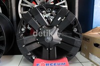 V-Rock. Para pecinta SUV juga tidak perlu khawatir, V-rock menawarkan kekokohan yang siap menopang beban berat dari SUV. Sangat terlihat desain kokoh dan kuat menjadi faktor utama yang ditawarkan V-Rock. Luthfi Andika/detikOto.