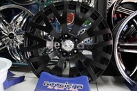 Khan. Untuk velg yang satu ini jangan diragukan lagi, desain layaknya tanduk rusa menjadi pilihan utama para pecinta SUV. Tidak berhenti sampai disitu, desain tanduk rusa yang ditawarkan kali ini juga menggambarkan kekokohan yang kerap membuat jatuh cinta pecinta SUV. Luthfi Andika/detikOto.