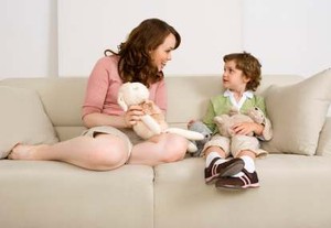 Cara Menjelaskan Bila si Kecil Tak Sengaja Temukan Kondom
