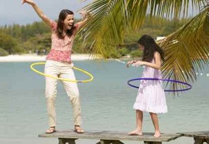 Mainkan Hula Hoop Agar Selalu Langsing