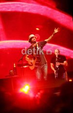 Konser Penuh Cinta Jason Mraz