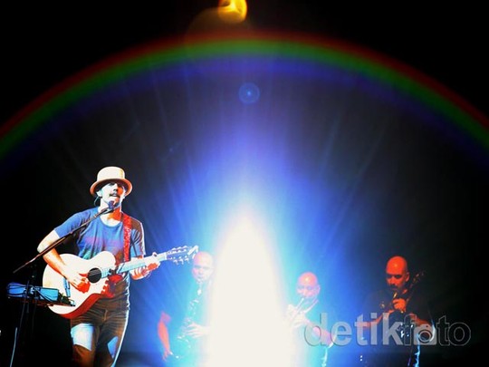 Konser Penuh Cinta Jason Mraz Konser Penuh Cinta Jason Mraz