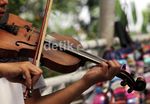 Mengais Rejeki yang Halal dengan Biola
