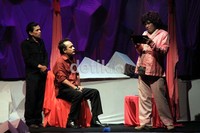 Dalam teater tersebut diceritakan tentang kejomplangan kesejahteraan antara masyarakat si kaya dan si miskin. (Agung Pambudhy/detikFoto)