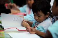 Meskipun yayasan ini baru berdiri kurang dari satu tahun, Ibu Any yang sangat konsern dalam bidang pendidikan khususnya untuk anak jalanan dan kurang mampu, namun acara sosial serupa ini sebenarnya sudah mulai dijalaninya sejak tahun 2006 silam