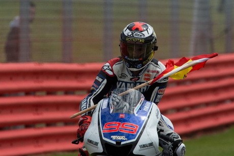 Puncaki Klasemen, Lorenzo Tak Jemawa