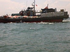 Bea Cukai Batam Tangkap Kapal Pengangkut Pakaian Bekas dari Malaysia