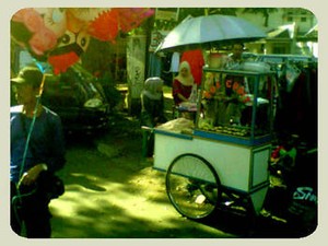 Jajanan pinggir jalan