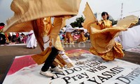 Selain tari Tot-tor, gereja menunjukan Tari Profetika dalam aksi tersebut.
