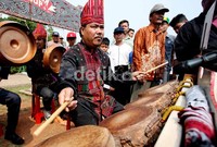 Tari Tor-tor dan Gondang merupakan tradisi turun menurun warga Batak. Sangat disayangkan bila pemerintah Malaysia mengklaim tari tersebut sebagai budaya Malaysia.