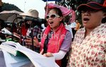 Ogah Diklaim Malaysia, Tor-tor Demo di Istana