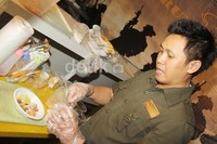 Kesibukan di dunia politik sepertinya tak membuat artis sekaligus anggota DPR RI Eko Patrio melupakan hobi memasaknya. Kini, ia bahkan telah merintis usaha kuliner dengan nama Warung Komando. Herianto Batubara/detikHot