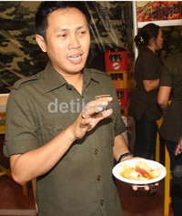 Meski merambah bisnis kuliner, Eko mengaku tak sedikit pun melupakan tanggung jawabnya di dunia politik. Herianto Batubara/detikHot