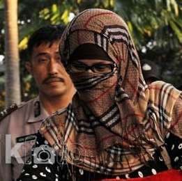 Ibunda Kirim Rendang & Sambal Ijo untuk Neneng 