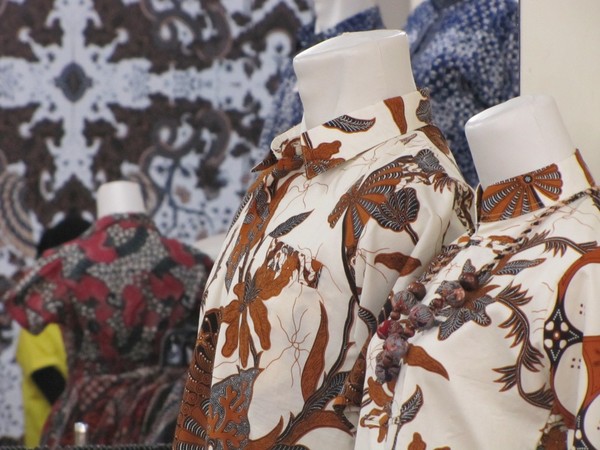 Cirebon Juga Punya Batik Jeh Cirebon Juga Punya Batik Jeh