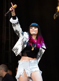 Jessie tampil di hari ketiga dalam festival yang digelar di Seaclose Park, Newport pada akhir pekan lalu. Getty Images/Samir Hussein.