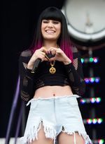 Jessie J Tomboi di Panggung