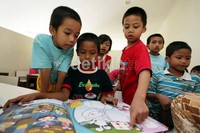 Sebanyak 67 anak terlantar mendapatkan perawatan dan penanganan di Panti Sosial Asuhan Anak (PSAA) Balita Tunas Bangsa. Dinas Sosial Provinsi DKI Jakarta, berupaya menyelamatkan balita yang terlantar agar dapat tumbuh dan berkembang secara wajar.