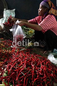 Selain cabai, harga gula di pasar tersebut juga mengalami kenaikan.