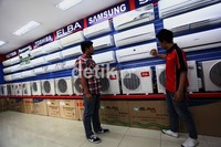 Setiap harinya, penjualan AC meningkat dari biasanya.