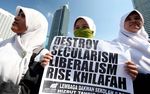 Perempuan Demo Tolak Penggunaan Kondom