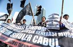 Perempuan Demo Tolak Penggunaan Kondom
