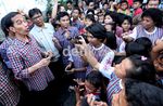 Jokowi Jadi Sales Kartu Pintar & Sehat