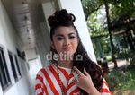Gaya Nge-Jreng Fitri Karlina